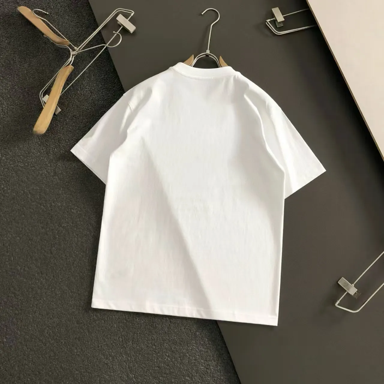 《𝙉𝙚𝙬🤍🖤 》P90 2025 New Arrival T ， ， logo， Versatile 。 ， ， ， ，Sizes M-3XL